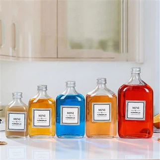 ঢাকনা সহ কাচের রসের বোতল